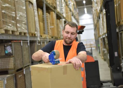 nuneaton parcel courier